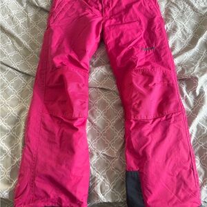 Skigear  Kids Pink Snow Pants 
Worn one time - by my 13year old who is a 00